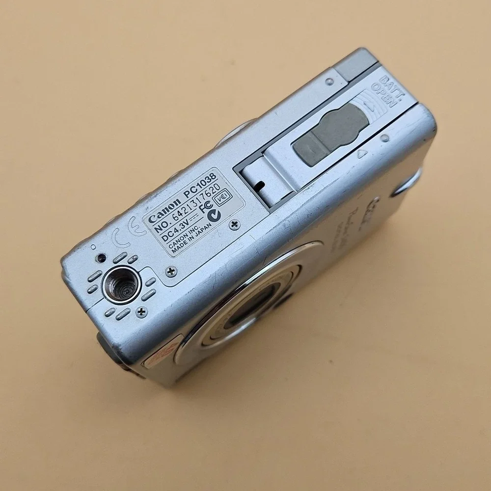Canon PowerShot Digital ELPH S400 4.0MP Digital Camera UNTESTED AS IS No Battery